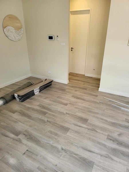 12mm *NEW COLOUR* Grey Country Oak $35m2incl gst & underlay- laminate flooring Carousel 1