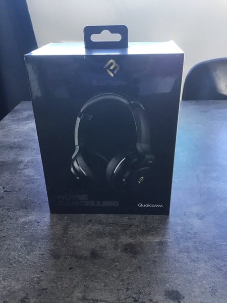 **Qualcomm Noise Cancelling Headphones ** Brand New Carousel 1