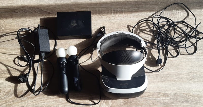 Playstation 4 pro - 1TB + VR + games + accessories Carousel 2
