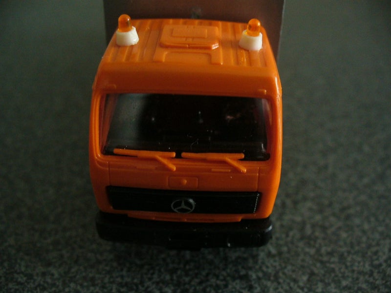 Roskopf Mercedes-Benz Rubbish Truck H0 Carousel 3