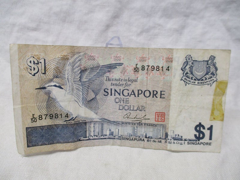 Old Banknote - Singapore 1 Dollar $1 E/50 879814.... SB 5166 Carousel 1