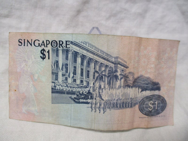 Old Banknote - Singapore 1 Dollar $1 E/50 879814.... SB 5166 Carousel 2