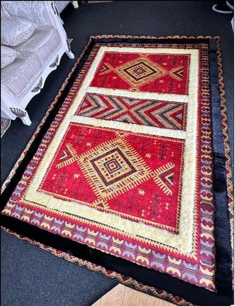 FC 03 Brand new 200 by 300 cm rug Carousel 1