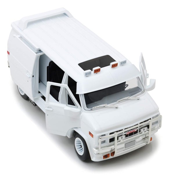 1/18 GMC Van Carousel 1