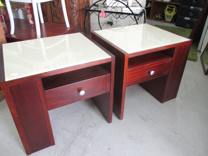 2284 PAIR OF BEDSIDES TABLES Carousel 2