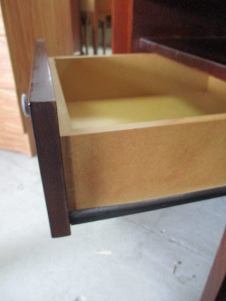 2284 PAIR OF BEDSIDES TABLES Carousel 7
