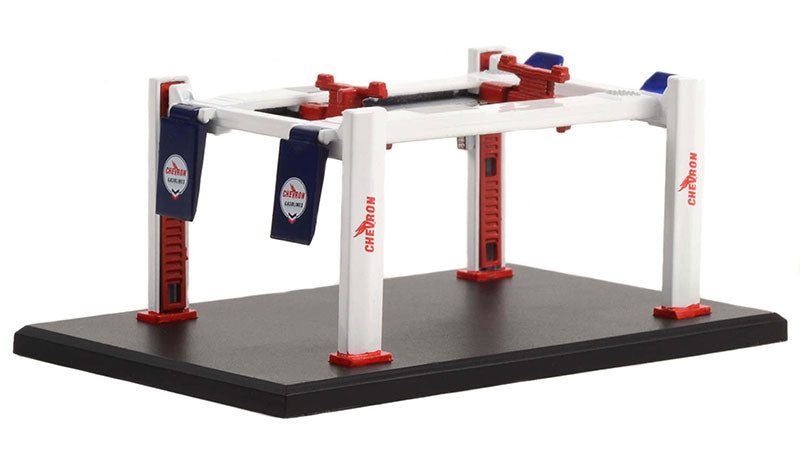 GreenLight 1/64 Four Post Lift- Chevron Carousel 1