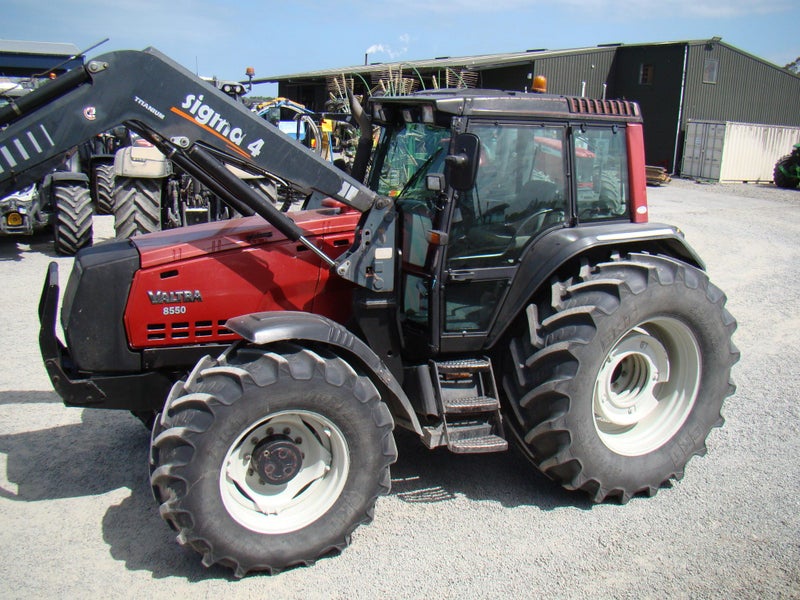 2002 Valtra 8550 Carousel 1