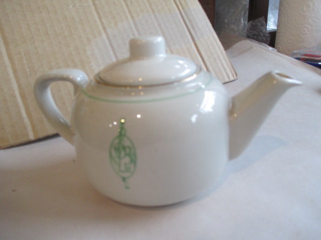 CROWN LYNN RARE " DB LTD" TEAPOT FOR ONE63612131600130111