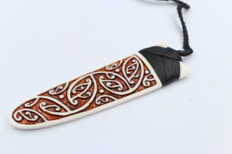 Kowhaiwhai Design Stained Bone Toki BT014 Carousel 3