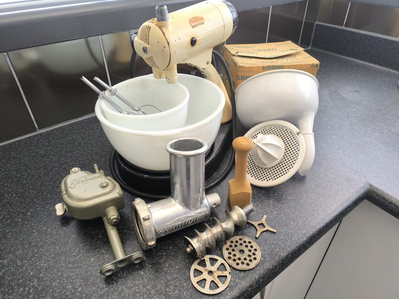 SUNBEAM Mixmaster Circa 1950's ? Carousel 1