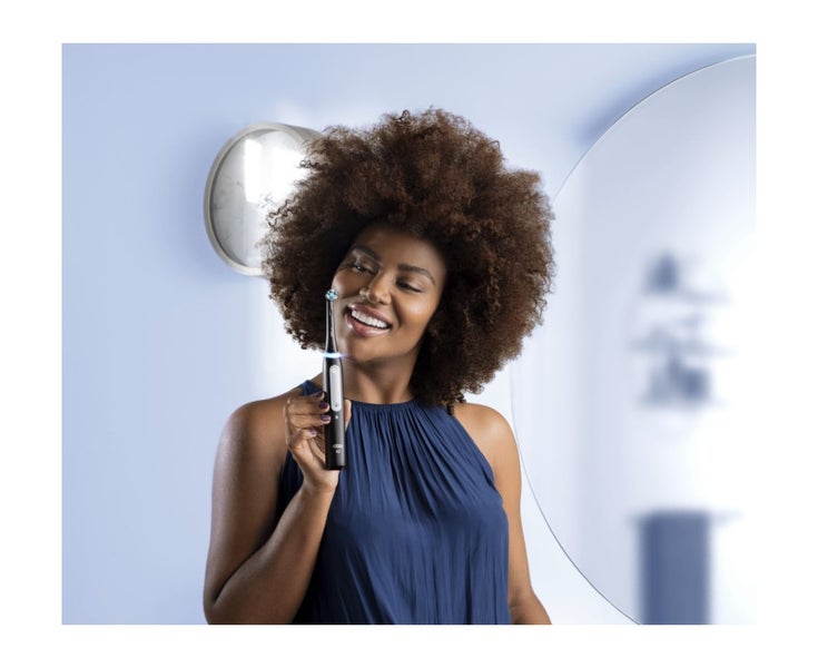 Oral-B Io4 Electric Toothbrush - Black Carousel 6