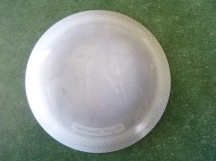 Royal Souvenir Round Glass Dish – Queen Elizabeth II & Prince Philip – Size 12cm Carousel 2