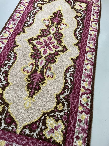 Retro Rug Carousel 2