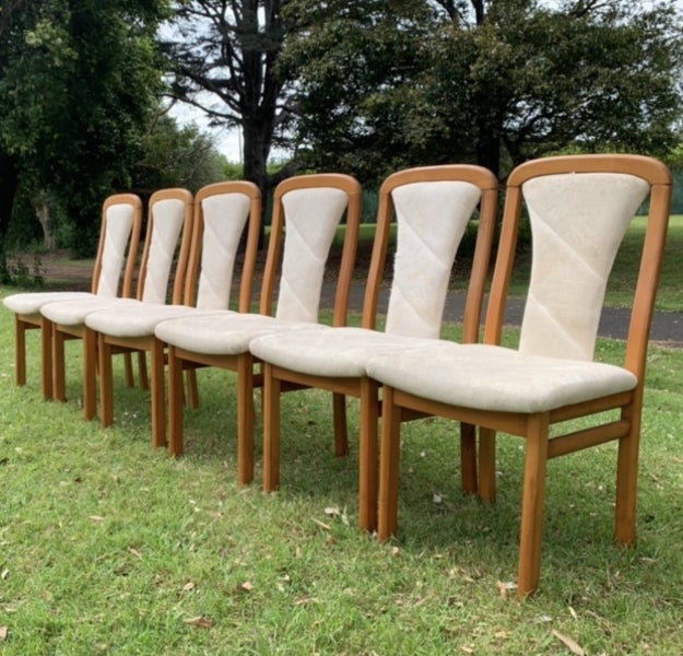 Beautiful solid rimu dining chairs Carousel 1