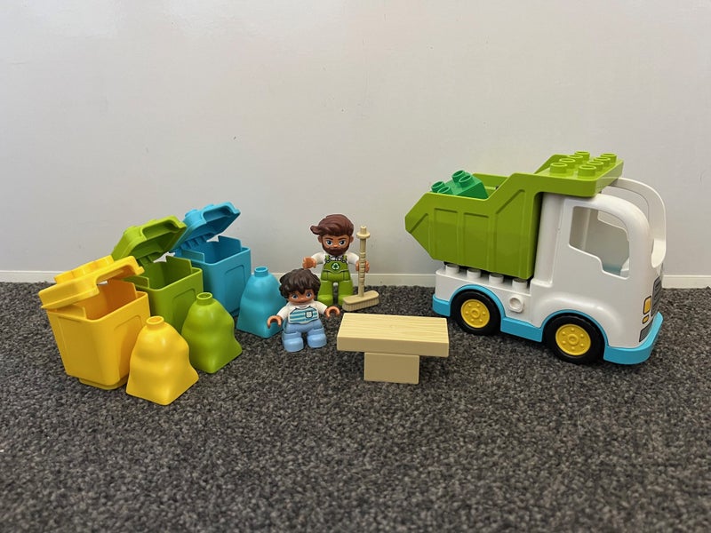 Duplo - Garbage Truck and Recycling Carousel 1