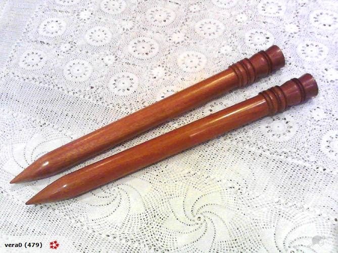 25mm thick Beautiful Wooden Knitting Needles Carousel 1