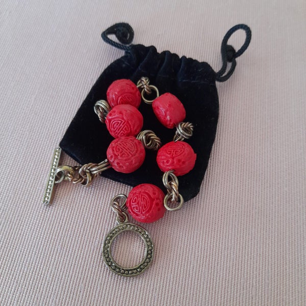 BEAUTIFUL VINTAGE CINNABAR BEAD BRACELET with Secure Hardware (MC) Carousel 1