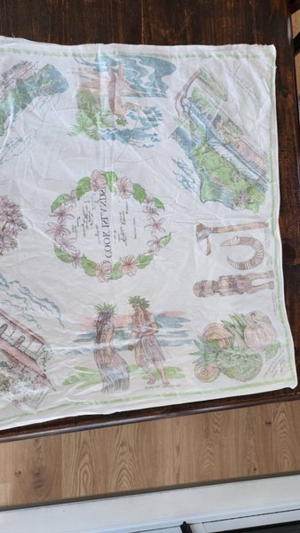 ~" Cook Islands Tablecloth ~ As New "~ Carousel 12