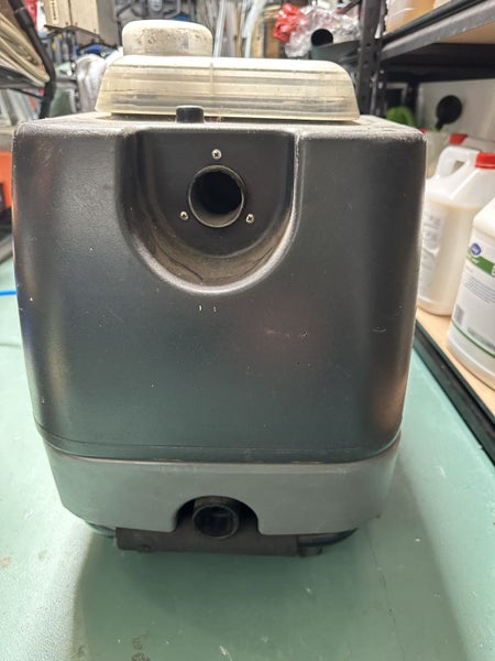 Portable carpet cleaning machine BROKEN Carousel 1