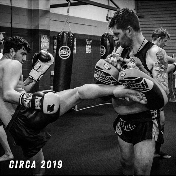 PUNCH Thai Pads [AAA] CURVED-SOFT BLACK/WHITE Carousel 7