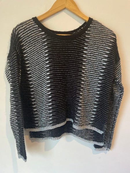 Oneoneseven Size XS Metallic Hip-Length Knit Top Carousel 1