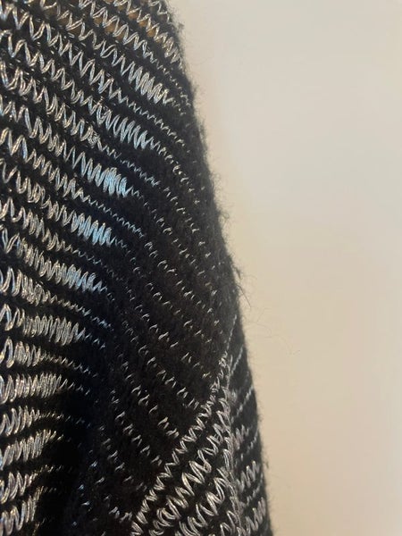 Oneoneseven Size XS Metallic Hip-Length Knit Top Carousel 2