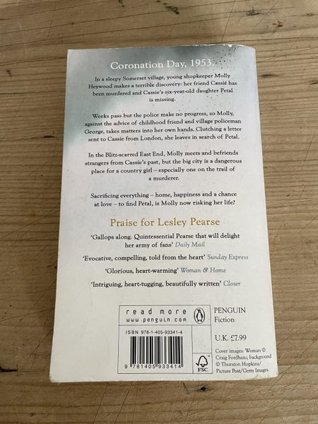 Without a Trace by Lesley Pearse - Mass Market Paperback Carousel 4