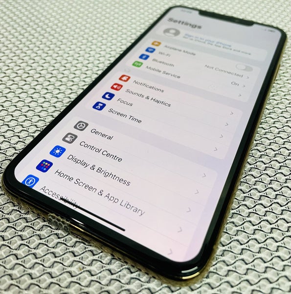 SALE ! iPhone 11 Pro Max 256GB Gold Carousel 9
