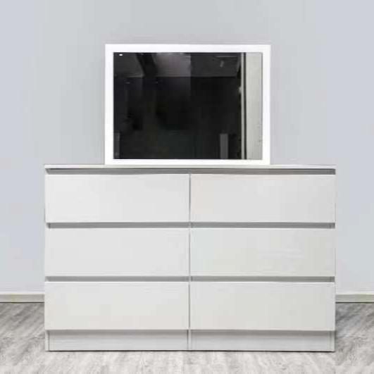 White Mirror Carousel 1