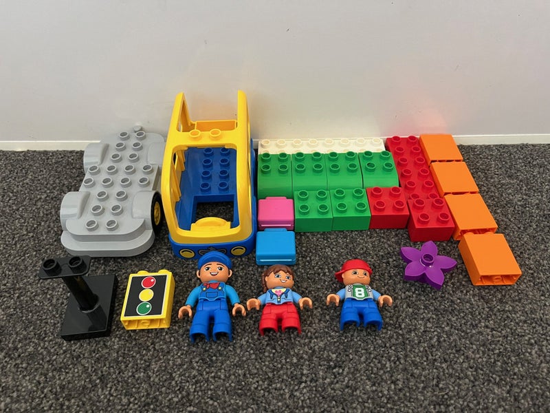 Duplo - School Bus Carousel 2