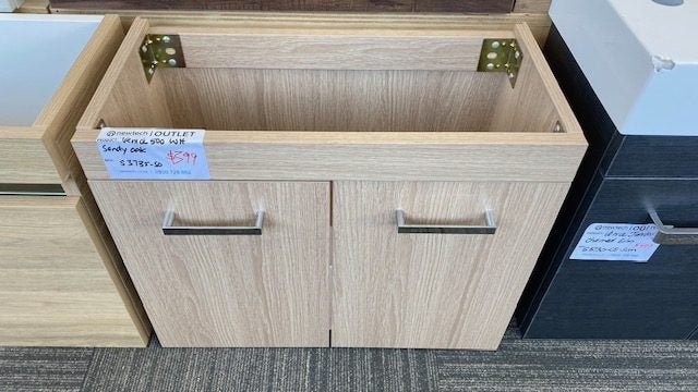 500 VENICE JUNIOR WALL HUNG VANITY IN SANDY OAK - SAMPLE STOCK Carousel 1