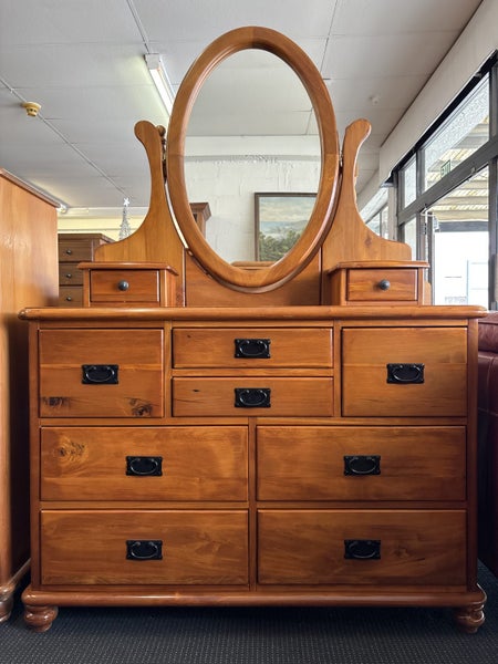 Woodpeckers Mckenzie City Solid Rimu 10Dr Dressing Table Carousel 1