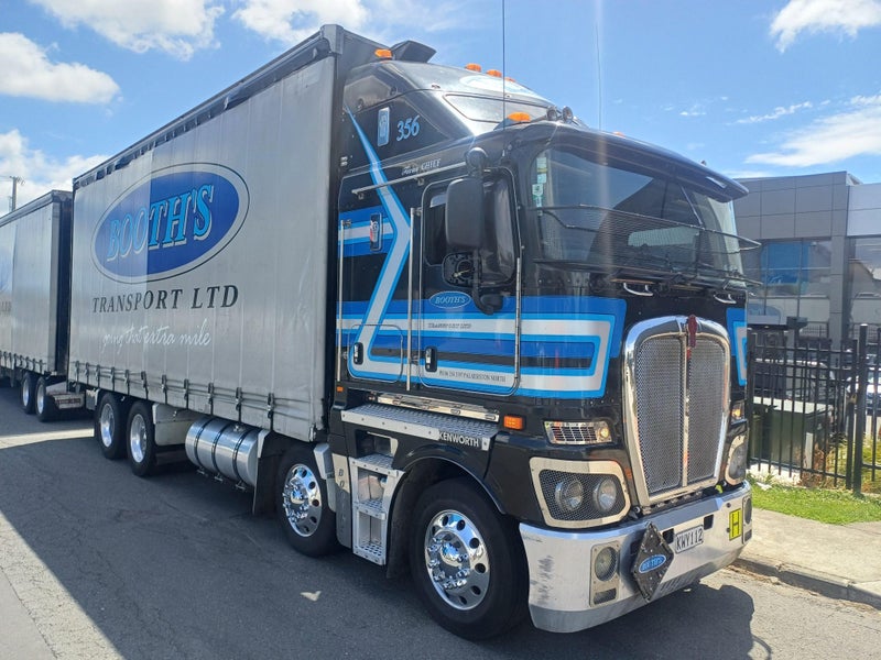 2017 Kenworth K200 14 Pallet Curtainsider628678543237131124