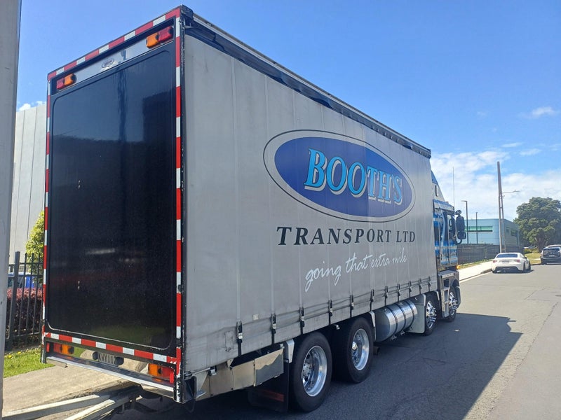 2017 Kenworth K200 14 Pallet Curtainsider62867854323713113