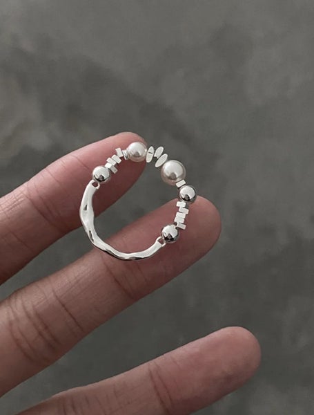 Silver-toned Elastic Ring Carousel 4