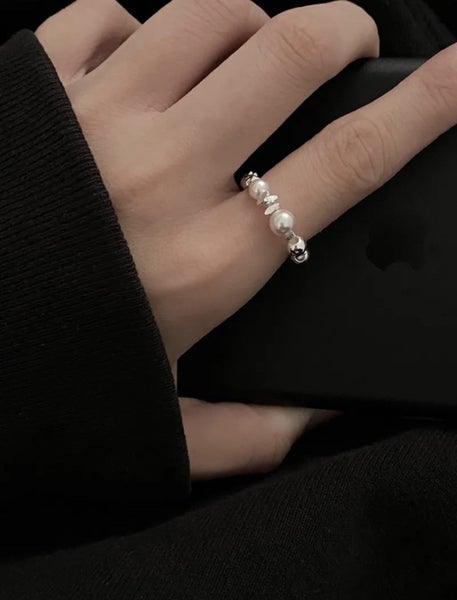 Silver-toned Elastic Ring Carousel 2