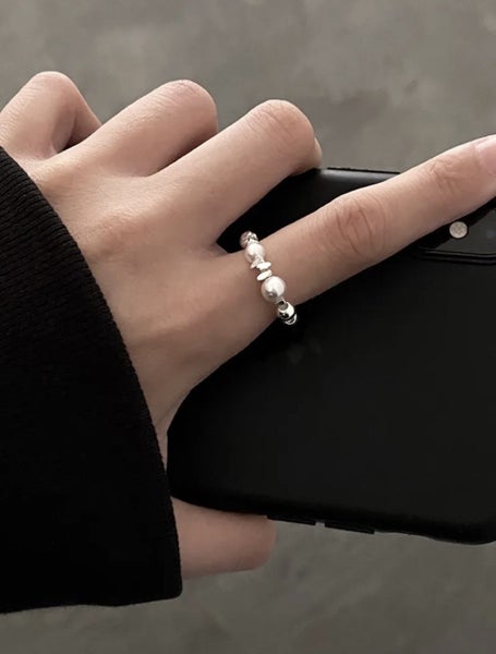 Silver-toned Elastic Ring Carousel 1