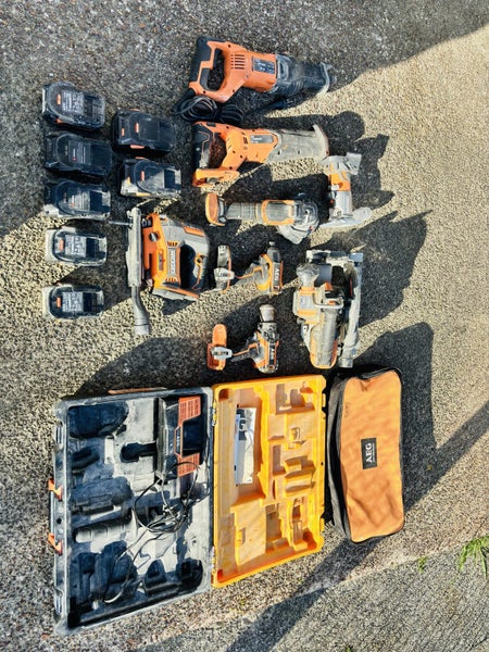 AEG Brushless TOOL Package Carousel 1