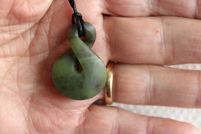 BEAUTIFUL MATTE SMALL TWIST KAWAKAWA POUNAMU / Jade Twist Small #120 Carousel 1