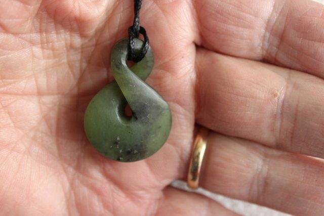BEAUTIFUL MATTE SMALL TWIST KAWAKAWA POUNAMU / Jade Twist Small #120 Carousel 2