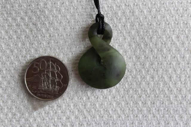 BEAUTIFUL MATTE SMALL TWIST KAWAKAWA POUNAMU / Jade Twist Small #120 Carousel 3