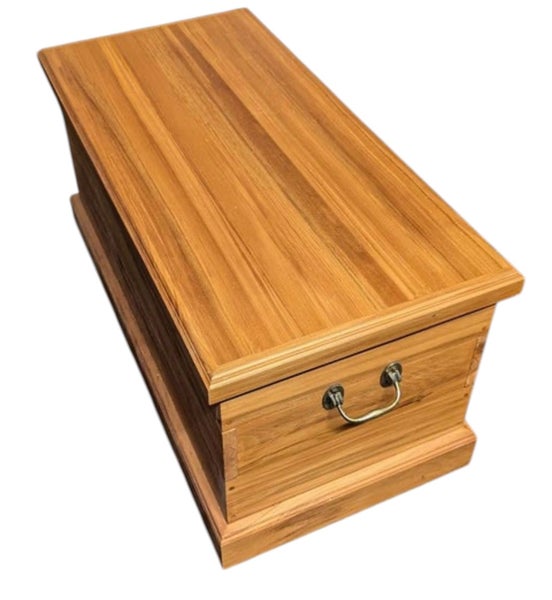 Absolutely beautiful Solid Rimu blanket box- FULLY RESTORED Carousel 1