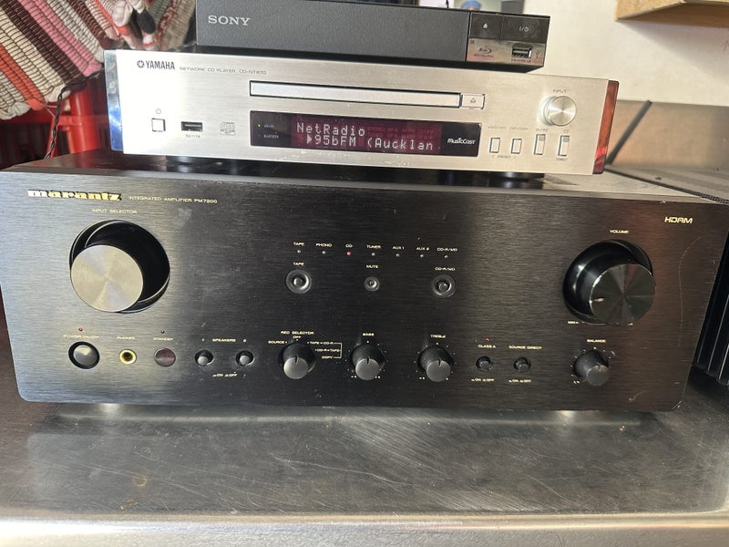 Marantz PM7200 Amp Carousel 1