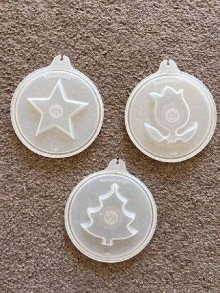 x3 set of Tupperware lids Carousel 1