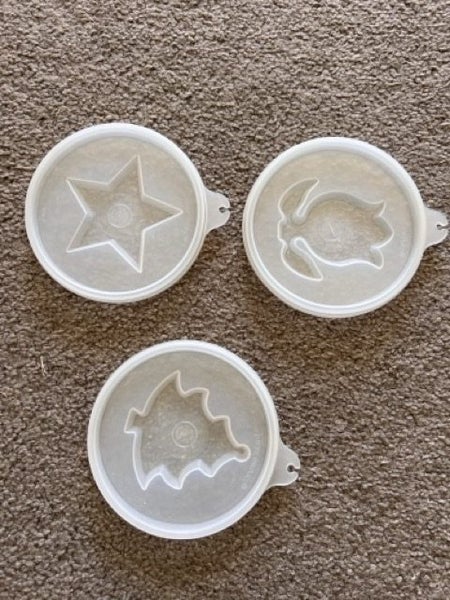 x3 set of Tupperware lids Carousel 2
