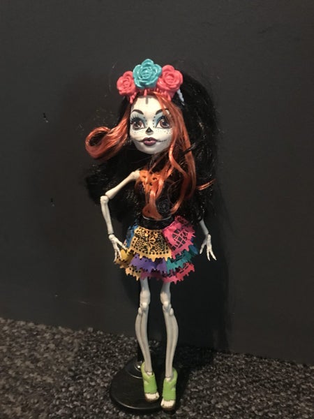 Monster High Doll Carousel 1