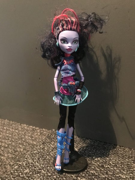 Monster High Doll Carousel 1