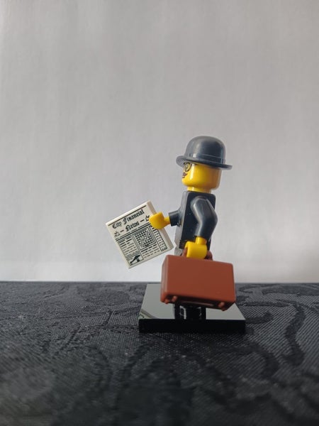 Lego minifigure Businessman series 8 Carousel 4