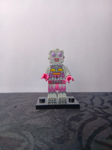 Lego minifigure Lady Robot series 11 Carousel 1